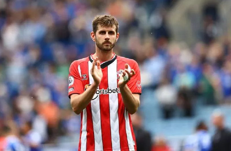 Chưa quên trận thua Chelsea, fan Southampton đòi tước băng đội trưởng của Jack Stephens